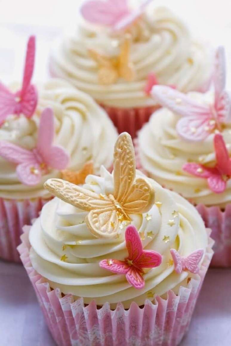 95. Cupcakes especiais para festa de 15 anos. Fonte: Pinterest