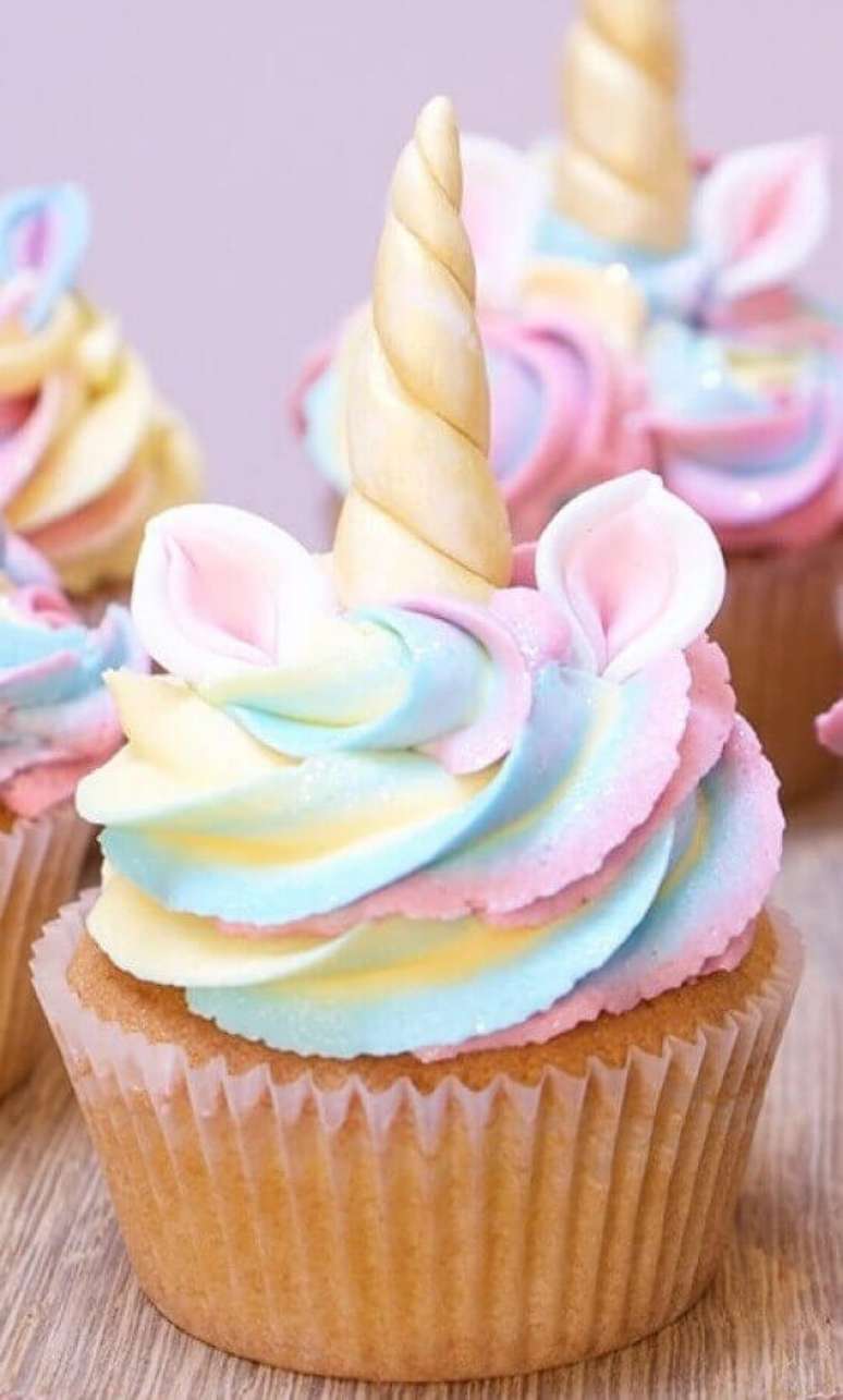 19. Os docinhos para festa de 15 anos devem ser saborosos e lindos – Foto: Cake Central