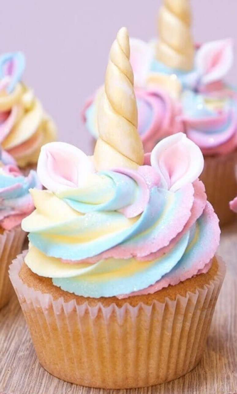 19. Os docinhos para festa de 15 anos devem ser saborosos e lindos &ndash; Foto: Cake Central