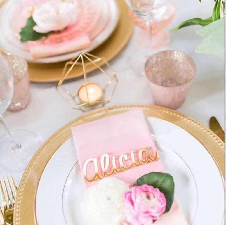 40. N&atilde;o se esque&ccedil;a de caprichar nos detalhes decorativos para as mesas dos convidados &ndash; Foto: Jenn and Jules Designs