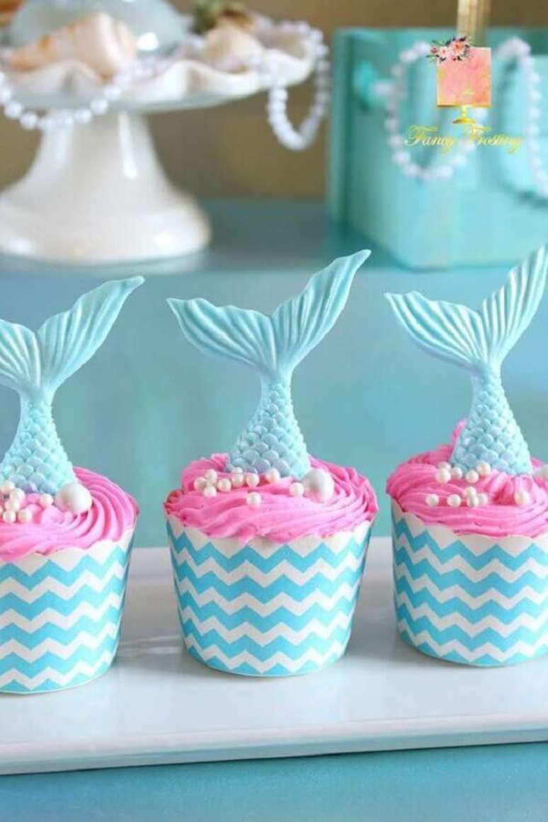 62. Cupcakes decorados com rabos de sereia para aniversário de 15 anos – Foto: Pinterest