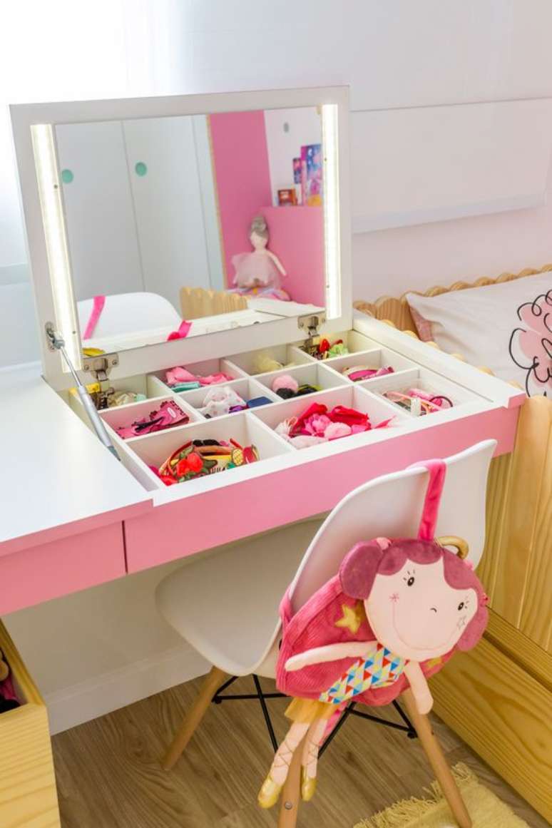 36. Cadeira para penteadeira infantil &ndash; Via: Pinterest