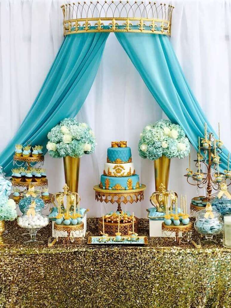 5. Decoração sofisticada para festa de 15 anos em tons de dourado e azul Tiffany – Foto: Pinterest