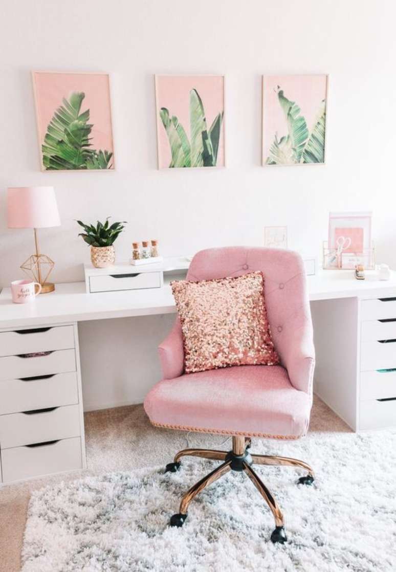 1. Cadeira para penteadeira rosa com almofada de glitter – Via: Pinterest