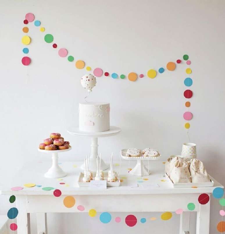 2. Decoração clean para festa de 15 anos simples – Foto: Pinterest
