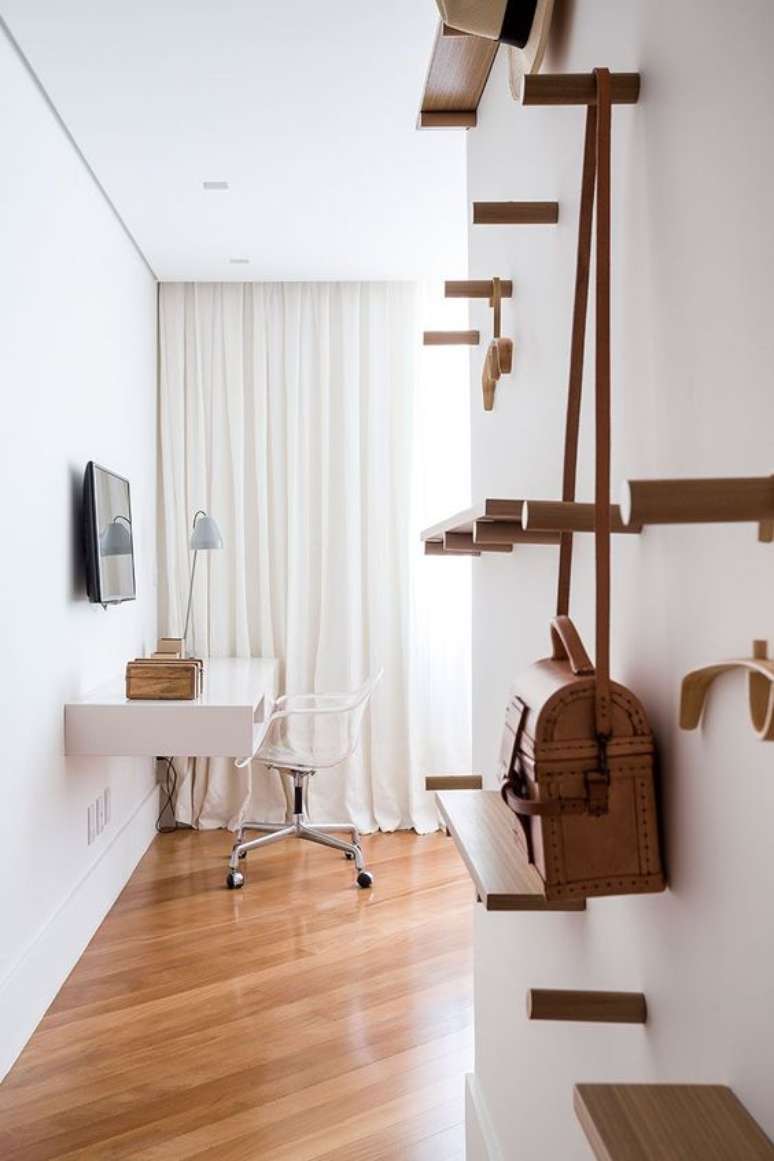 6. Cadeira transparente para penteadeira &ndash; Via: Casa da Valentina