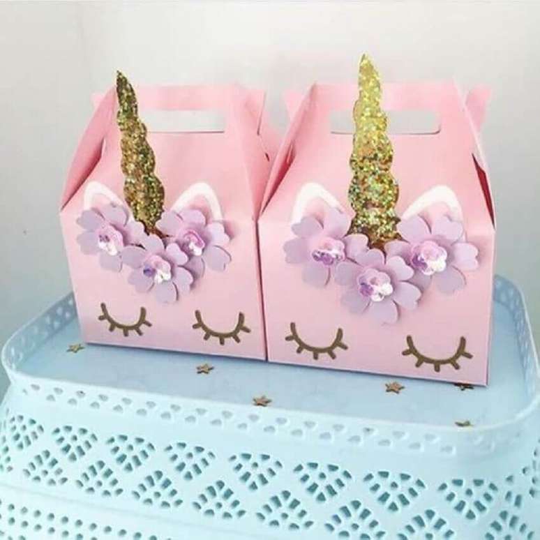 82. Modelo de embalagens para lembrancinhas para festa de 15 anos com tema unic&oacute;rnio &ndash; Foto: Pinterest