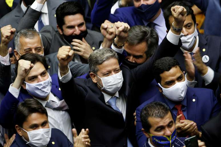 Deputado Arthur Lira comemora vitória na eleição à presidência da Câmara dos Deputados
01/02/2021 REUTERS/Adriano Machado