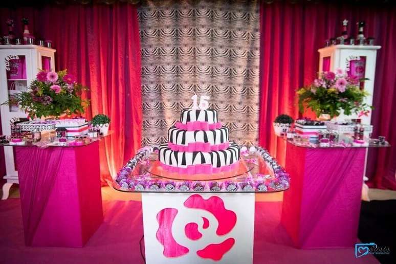 48. Ideia para decora&ccedil;&atilde;o de festa de 15 anos simples &ndash; Foto: Wallace Merisio Butzke