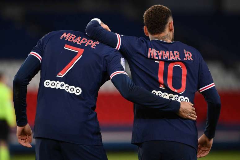 Neymar e Mbappé formam uma das duplas mais perigosas do futebol mundial (Foto: FRANCK FIFE / AFP)