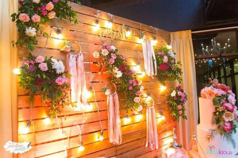 21. Decoração com flores para festa de 15 anos – Foto: Pinterest