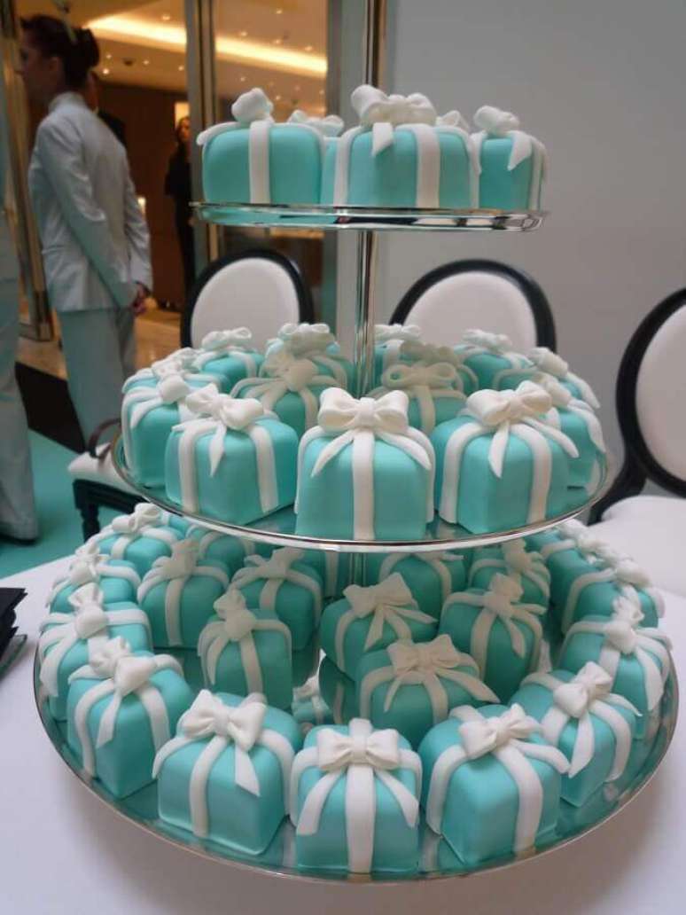 27. Sabe os bem-casados das festas de casamento? Na festa de anivers&aacute;rio de 15 anos eles s&atilde;o chamados de bem-vividos que al&eacute;m de lindos s&atilde;o deliciosos &ndash; Foto: Pinterest