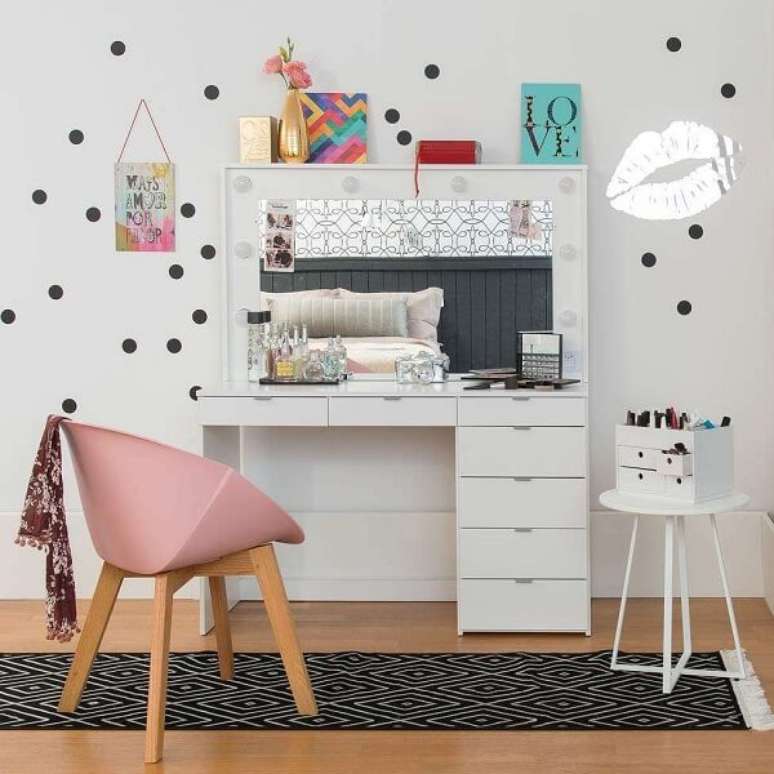 50. Decore o quarto infantil com a linda penteadeira &ndash; Via: Pinterest