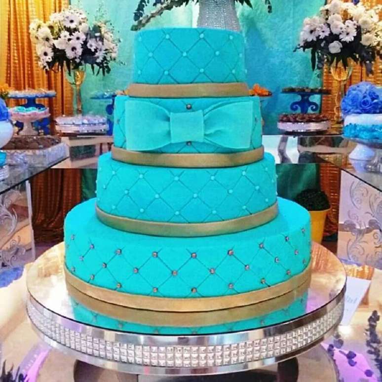 31. Bolo azul Tiffany para festa de 15 anos &ndash; Foto: Pinterest