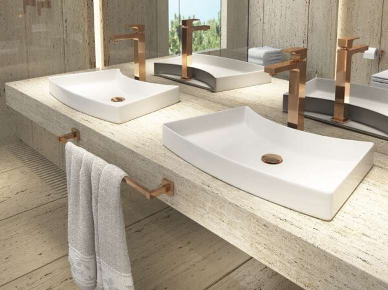 36. Ambiente compartilhado com cuba de apoio para banheiro Deca. Fonte: Deca