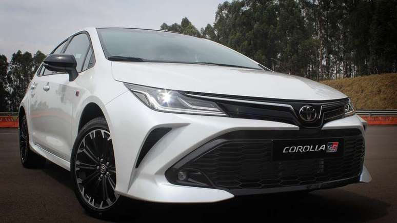 Linha 2022 do Corolla deve contar ainda com a chegada da versão GR-S, de visual esportivo. 