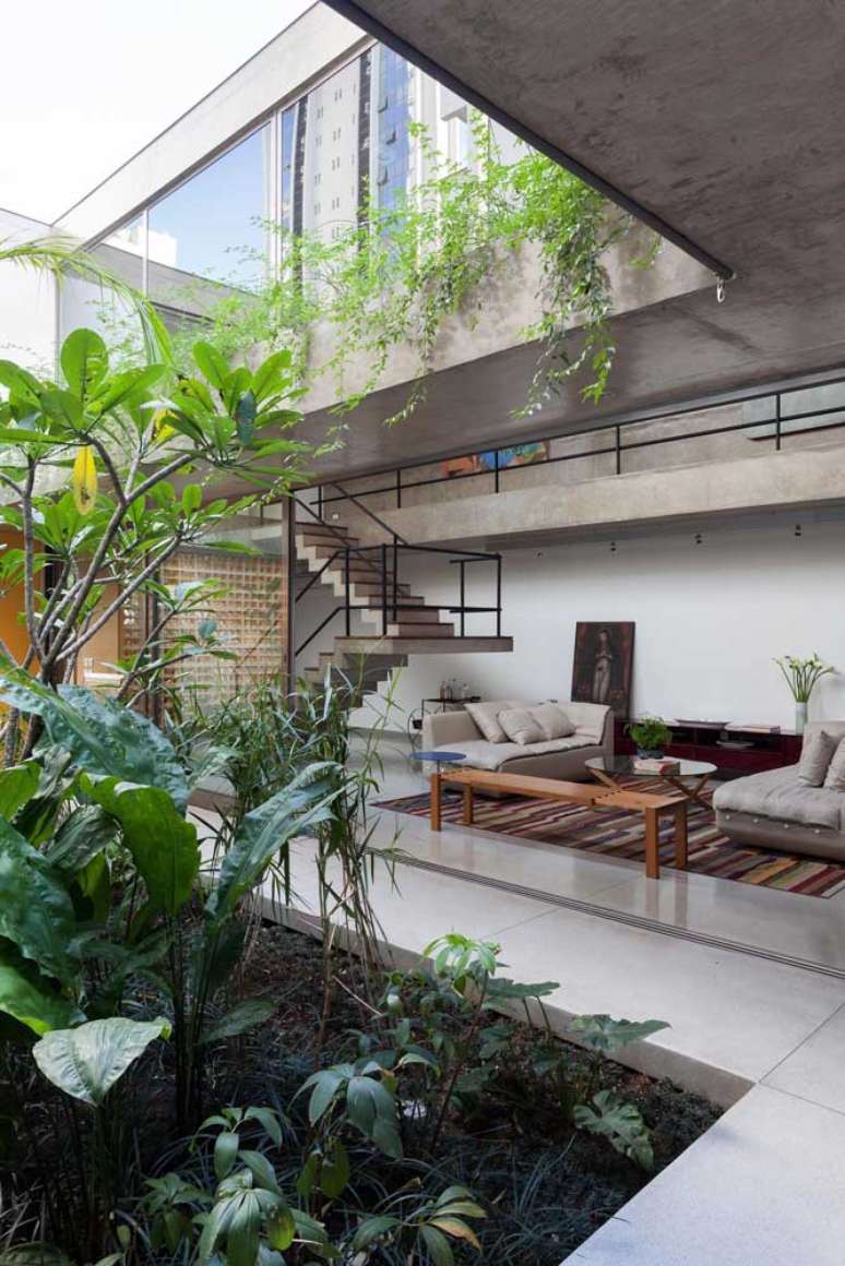 49. Jardim de inverno na sala moderna – Via: Pinterest