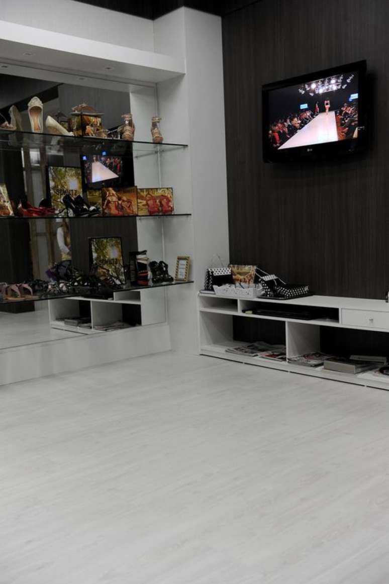 23. Piso laminado branco &ndash; Via: Antes e Depois do Ap&ecirc;