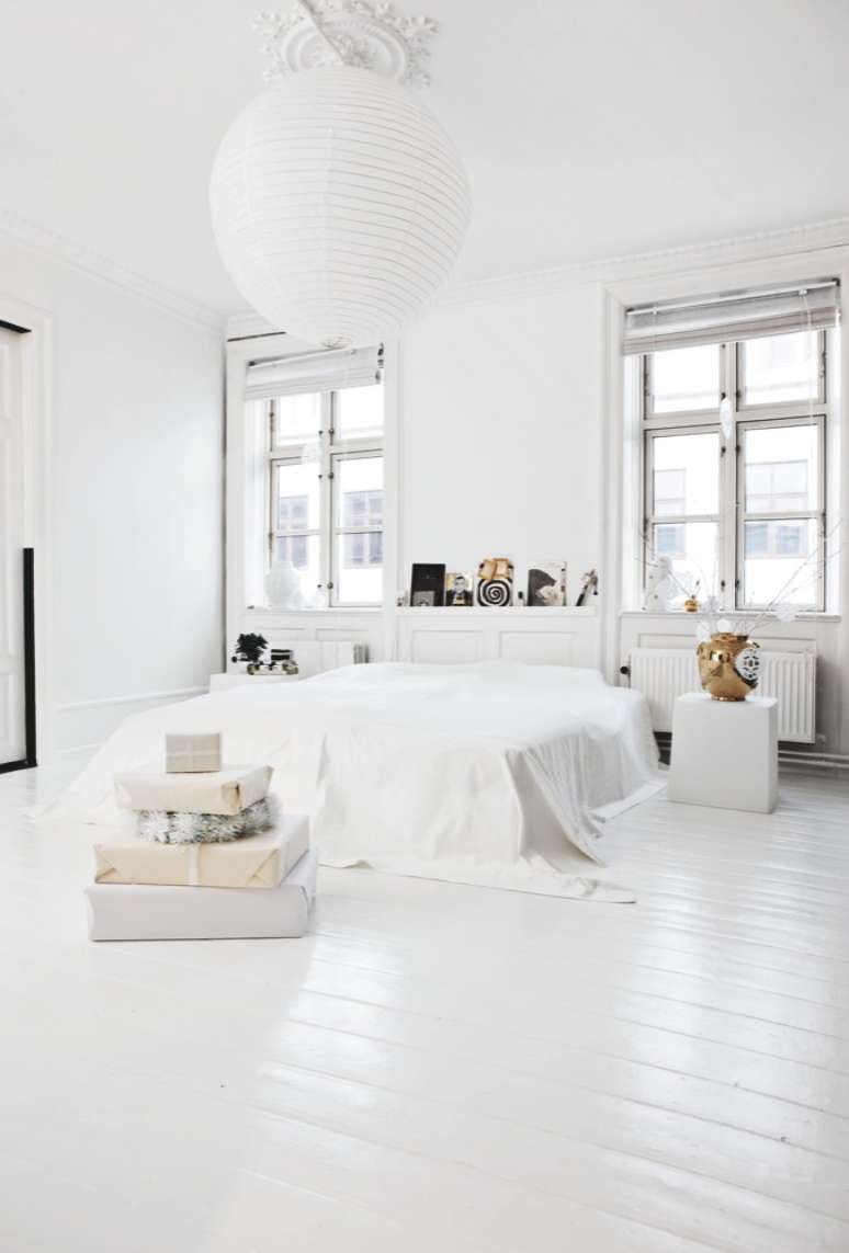 6. Piso laminado branco no quarto – Via: Coco Lapine Design