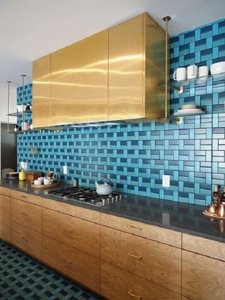 83. Revestimento para parede de cozinha em tons de azul. Fonte: Revista Viva Decora