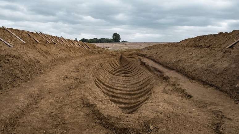 As escavações de Sutton Hoo foram recriadas em Godalming, em Surrey