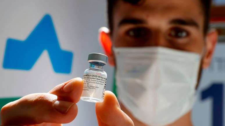Quem já teve covid-19 pode se vacinar, diz Ministério da Saúde
