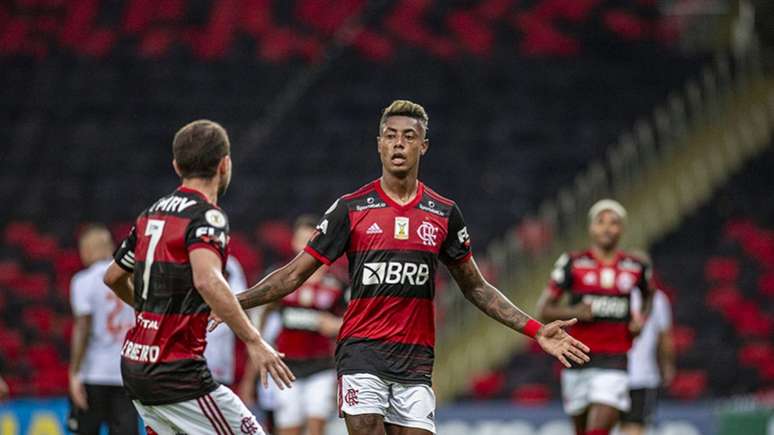 Flamengo quer manter supremacia contra Fluminense, que busca