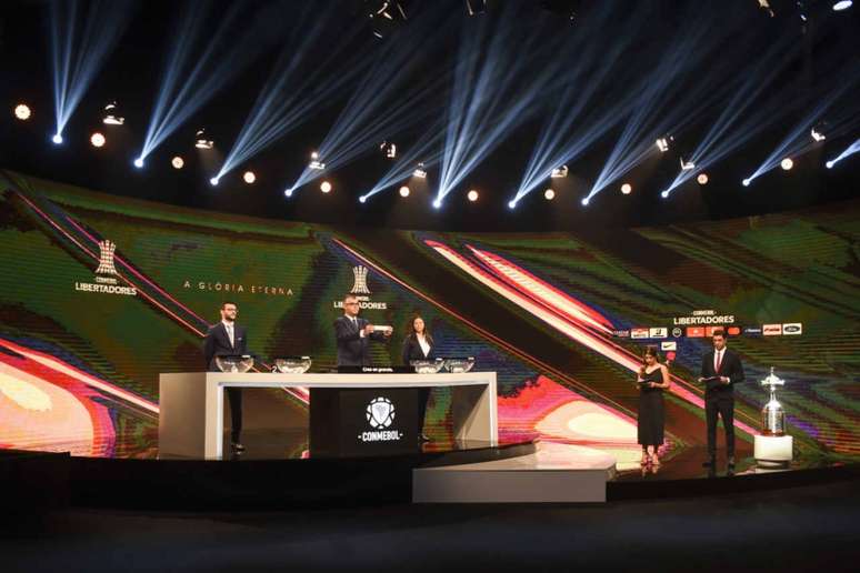 A Conmebol realizou o sorteio das partidas das fases preliminares da Libertadores (Foto: Norberto Duarte/AFP)