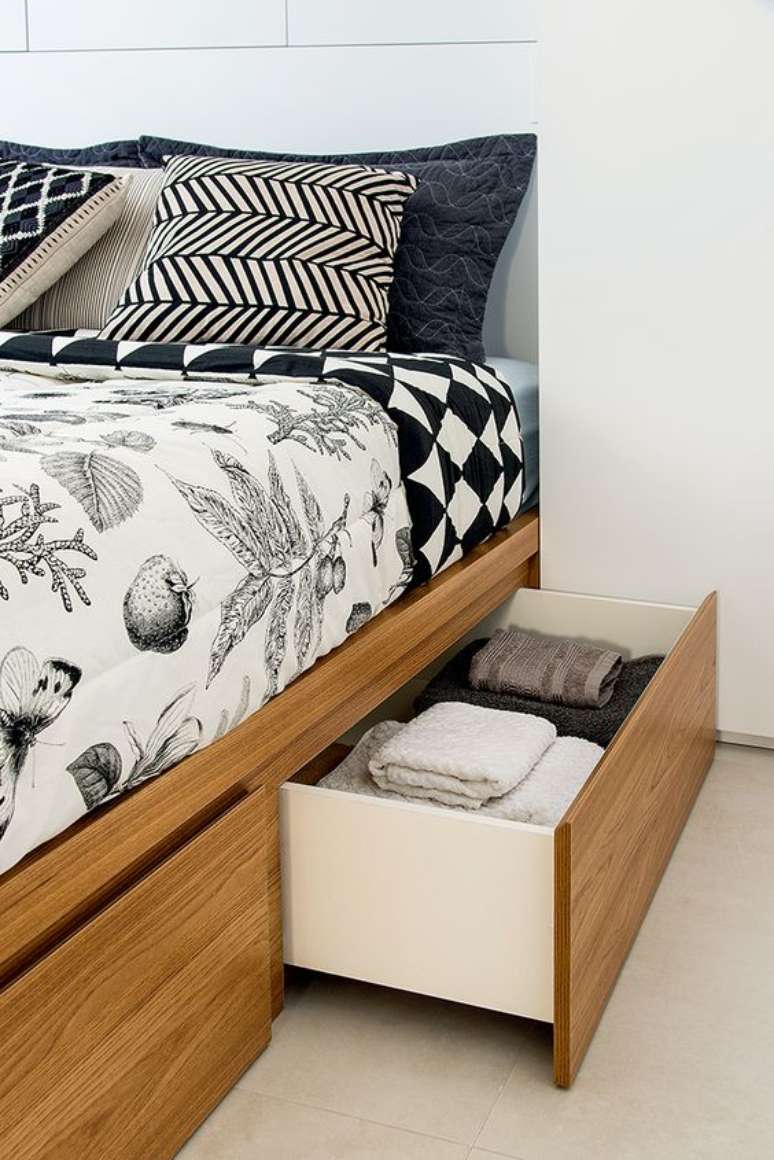 5. A cama de madeira com gavetas &eacute; super pr&aacute;tica &ndash; Via: Minha Casa Abril