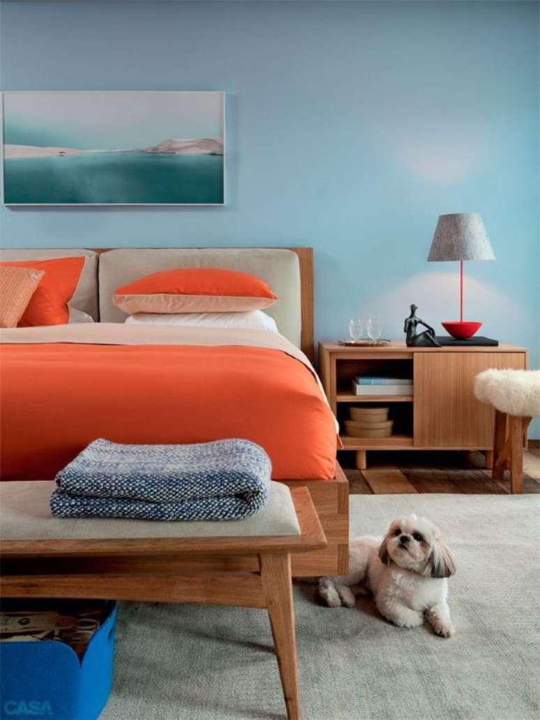 51. Quarto colorido com cama de solteiro de madeira &ndash; Via: Pinteres t