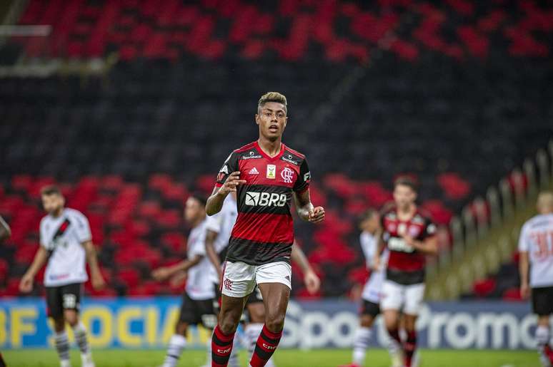 Bruno Henrique fez o segundo gol na vitória do Flamengo sobre o Vasco