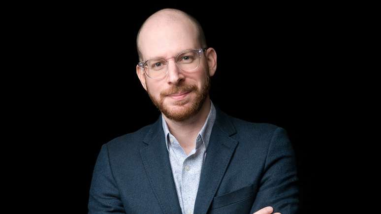 Simon esta lan&ccedil;ando o livro 'O Brasil Contra a Democracia'