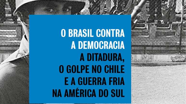 Capa do livro lan&ccedil;ado por Roberto Simon cont&eacute;m o t&iacute;tulo e uma imagem de um garoto com uniforme e capacete, em preto e branco