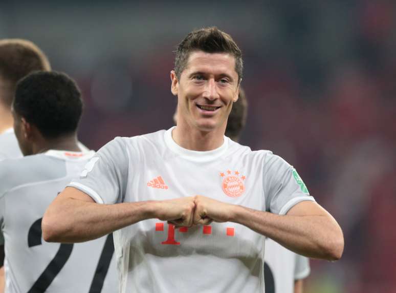 Robert Lewandowski comemora gol do Bayern de Munique contra o Al Ahly
  8/2/2021    REUTERS/Mohammed Dabbous