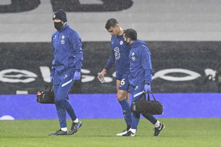 Thiago Silva saiu aos 36 minutos do primeiro tempo contra o Tottenham (Foto: NEIL HALL / POOL / AFP)