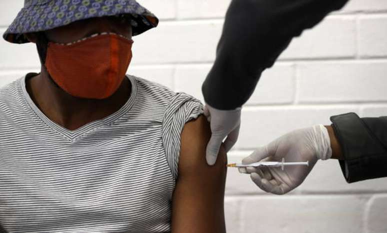 Ensaio clínico de vacina de Oxford na África do Sul