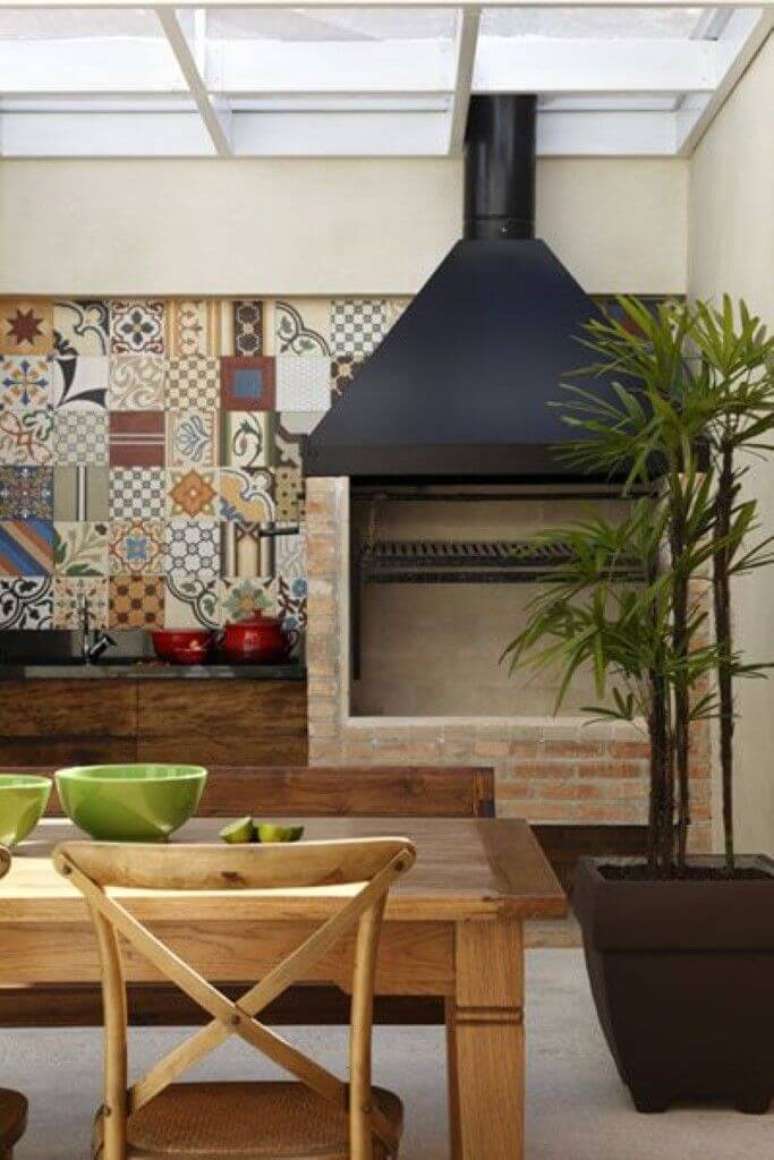 32. Churrasqueira com revestimento geom&eacute;trica &ndash; Via: Pinterest