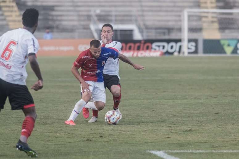 Jogador viveu período de consolidação no Tricolor da Vila em 2020 (Divulgação/Paraná)