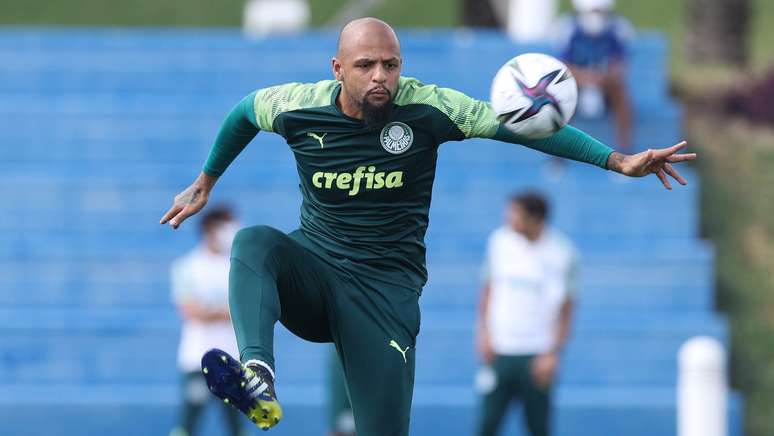 Felipe Melo treina no Catar; Palmeiras enfrenta o Al Ahli na quinta-feira