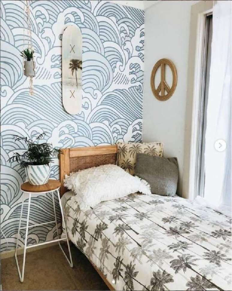 58. Decoração simples com mesa de canto para quarto de solteiro – Foto: Anewall Decor