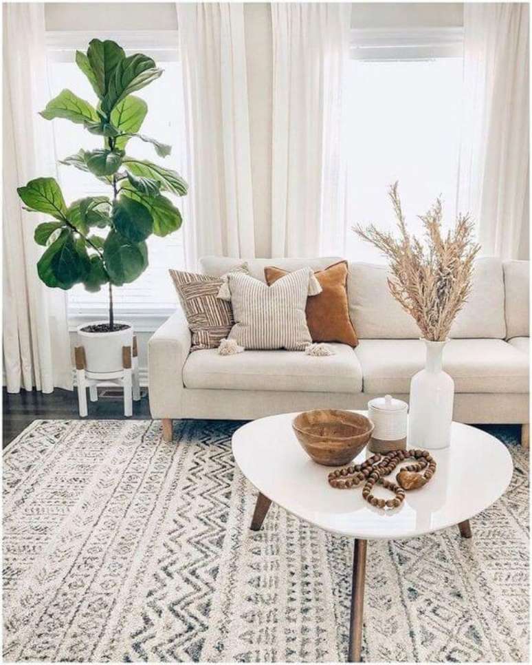 27. Tapete escandinavo com sof&aacute; bege &ndash; Via: Rover