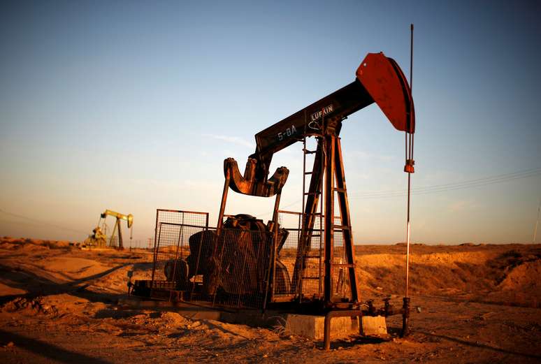 Produção de petróleo perto de Bakersfield
REUTERS/Lucy Nicholson