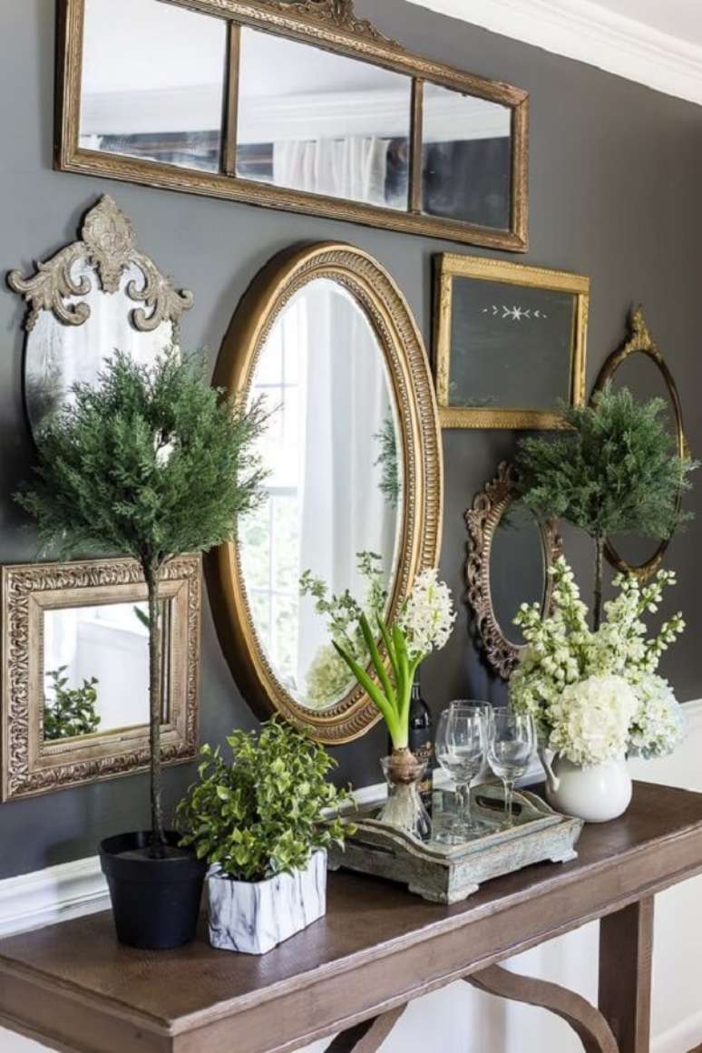 2. O espelho vintage é ótima para enfeitar qualquer tipo de ambiente da casa. Fonte: Pinterest