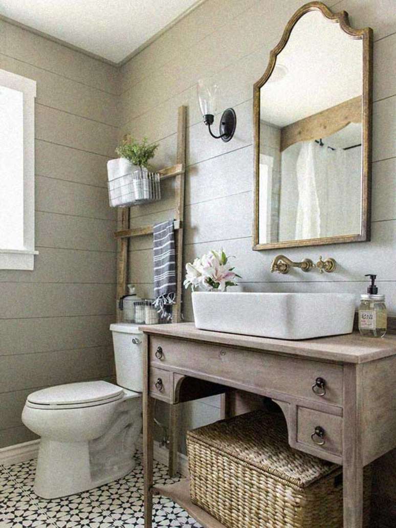 9. O espelho vintage para banheiro traz mais elegância à composição. Fonte: Pinterest