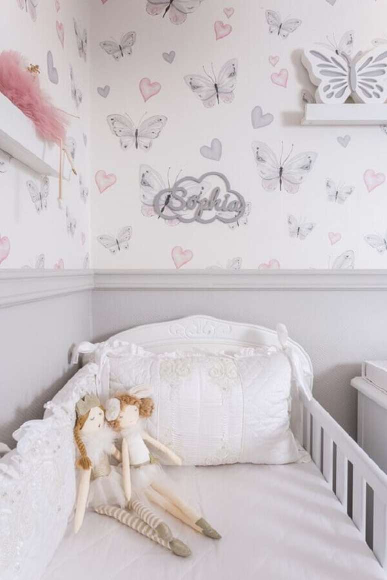 37. Papel de parede rom&acirc;ntico feminino para decora&ccedil;&atilde;o de quarto de beb&ecirc; &ndash; Foto: Lilibee