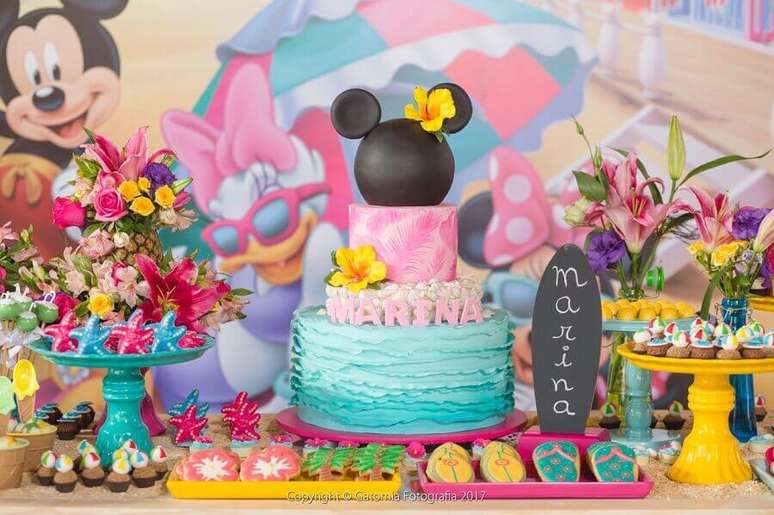 74. Linda decoração de festa da Minnie como tema de festa infantil feminina – Foto: Sra. Festa