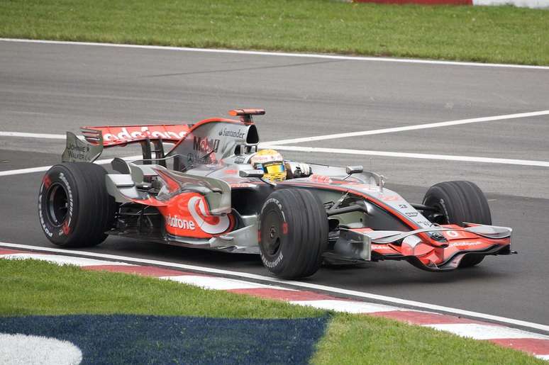 Além da Mercedes, Lewis Hamilton também correu pela McLaren entre 2007 e 2012. 