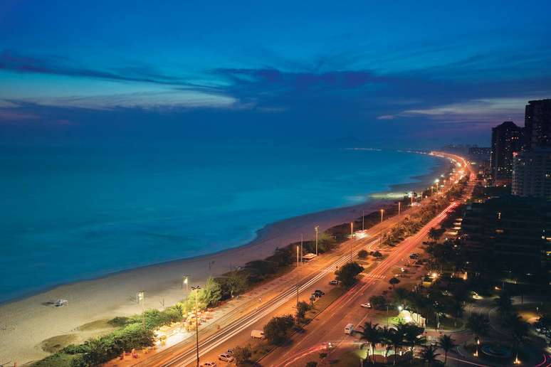 Vista noturna do Windsor Barra, no Rio de Janeiro.