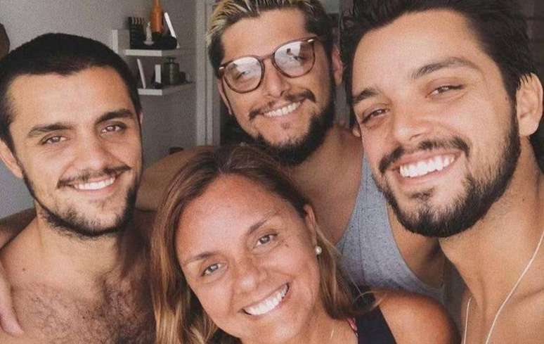 Felipe Simas, Bruno Gissoni e Rodrigo Simas são filhos de Ana Sang