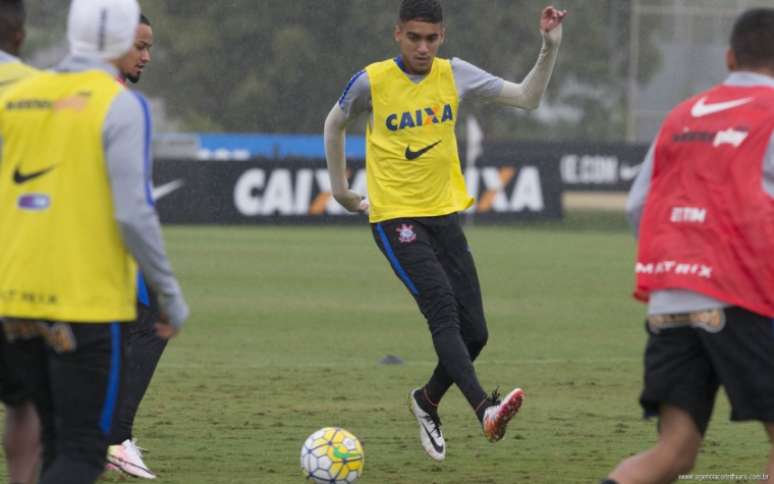 CRIA DO TERRÃO: Malcom leva prêmio de melhor jogador do mês do